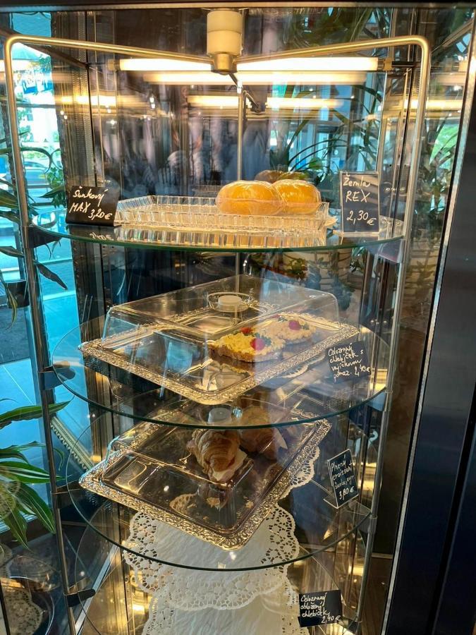 De Luxe 4 May Plaza Братислава Екстер'єр фото
