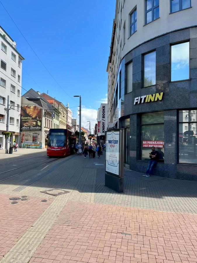 De Luxe 4 May Plaza Братислава Екстер'єр фото