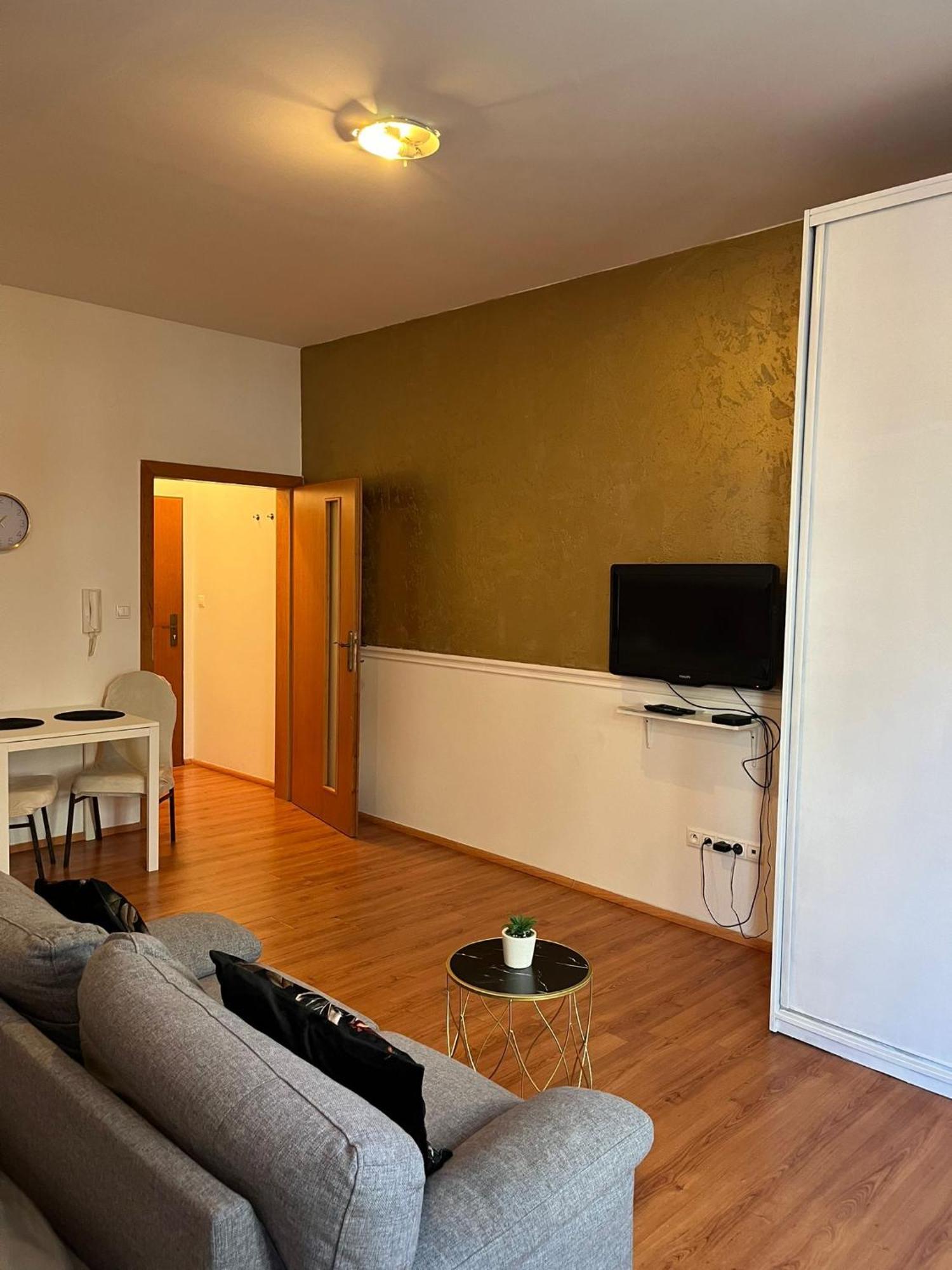 De Luxe 4 May Plaza Братислава Екстер'єр фото